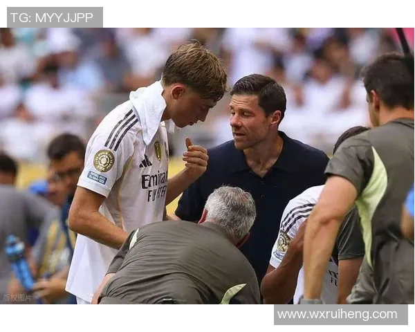 佩佩回忆穆帅执教皇马时期阿隆索积极交流战术见解